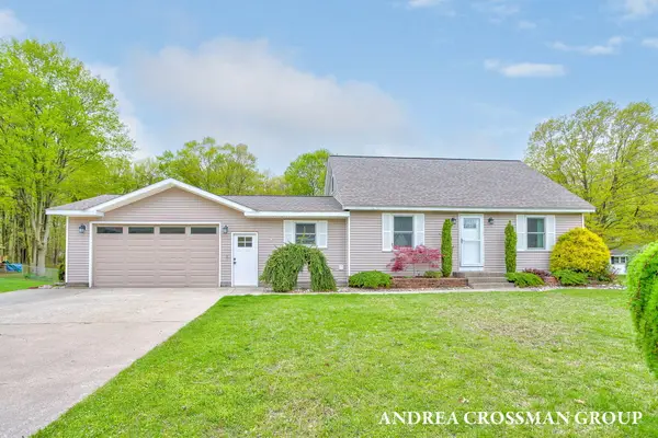 4684 Pine Drive, Holland, MI 49423