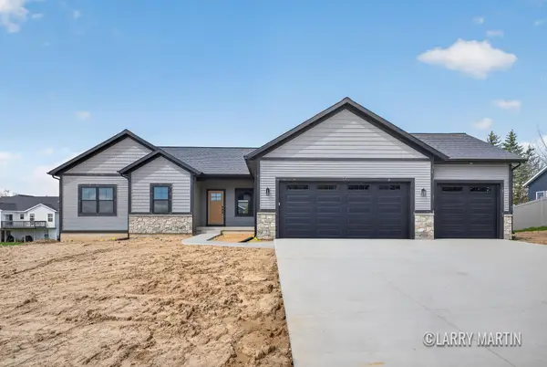 1845 Stratford Lane Nw, Grand Rapids, MI 49534