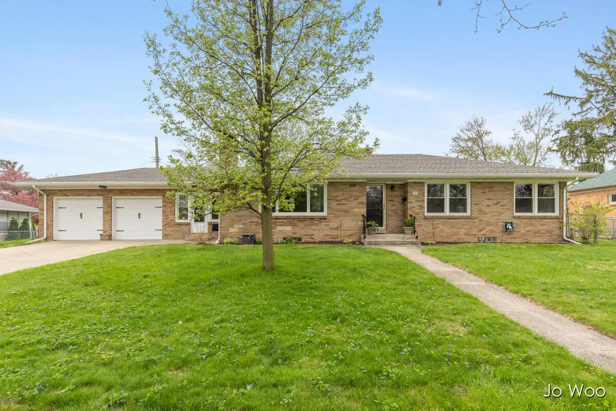 731 Larkspur Avenue Nw, Grand Rapids, MI 49504 - #1