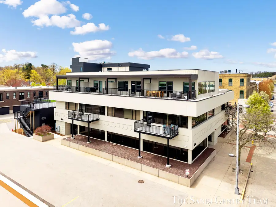 300 Washington Avenue #3, Grand Haven, MI 49417 - #2