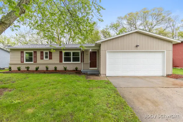 279 Andover Street Se, Grand Rapids, MI 49548