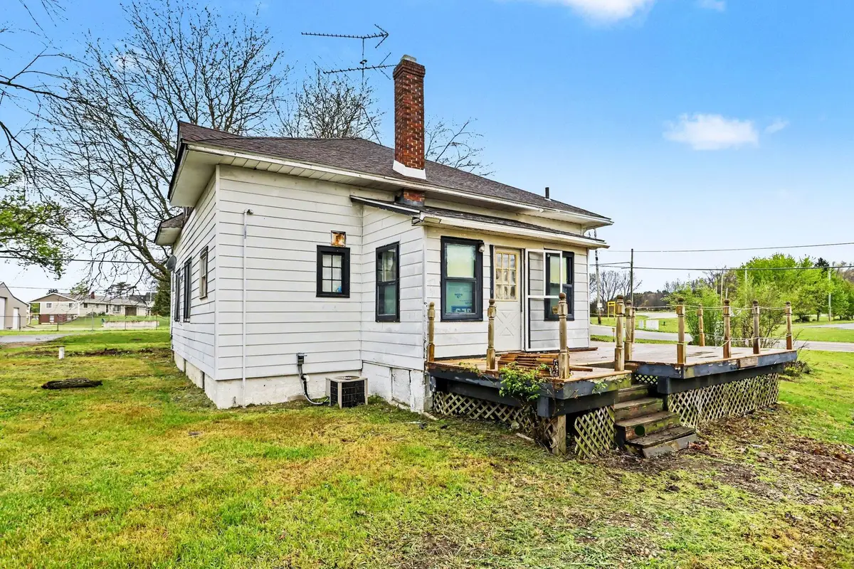 64071 M 40, Lawton, MI 49065 - #1