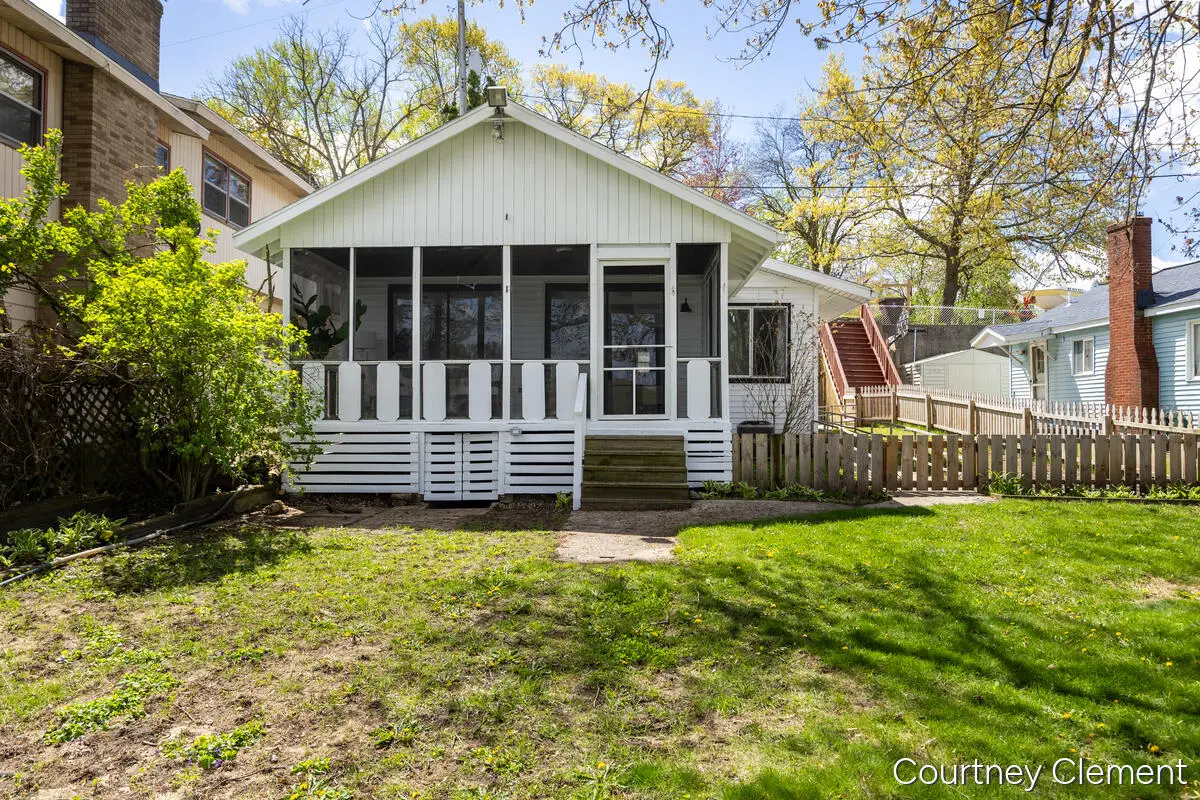 747 Kornoelje Drive Ne, Comstock Park, MI 49321 - #1