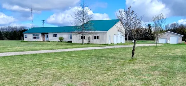 1897 E Edgar Road, Edmore, MI 48829
