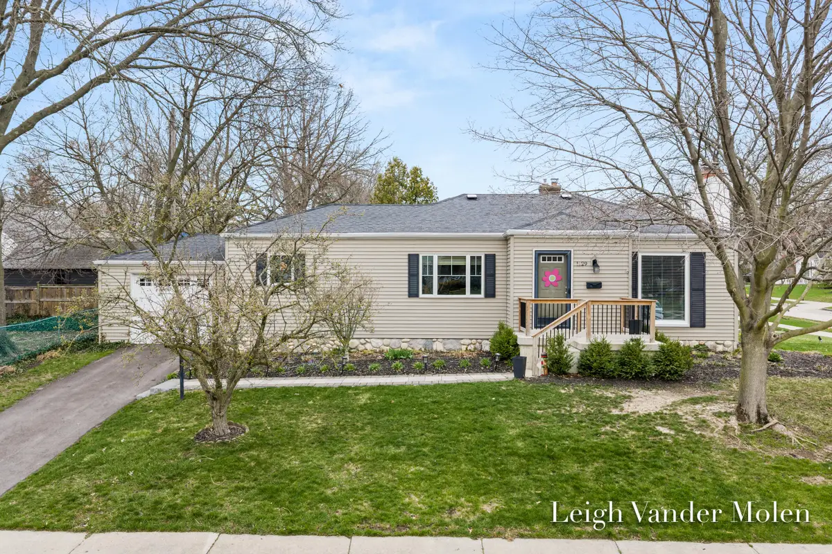 1129 Kenesaw Drive Se, East Grand Rapids, MI 49506 - #1