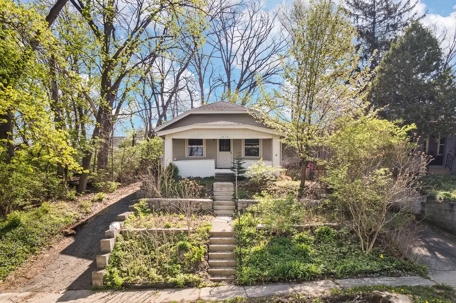 1215 Loeser Avenue, Jackson, MI 49203 - #3