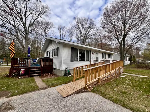 6596 W Virnetta Drive, Ludington, MI 49431