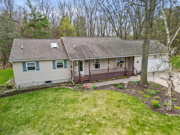 17148 Seneca Court, Howard City, MI 49329