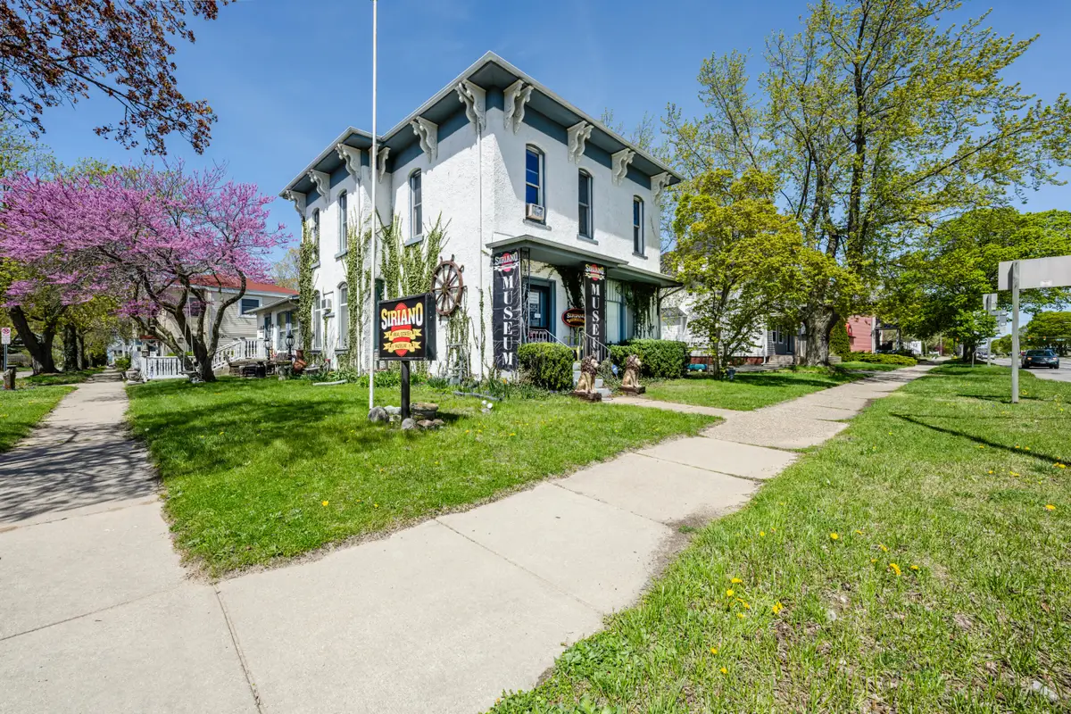 922 Main Street, Saint Joseph, MI 49085 - #1