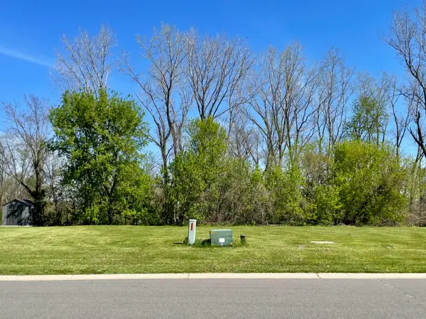 349 Creekside Drive, Coopersville, MI 49404