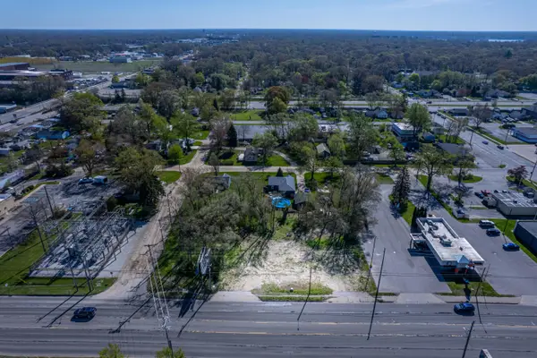 2906 Henry Street, Norton Shores, MI 49441