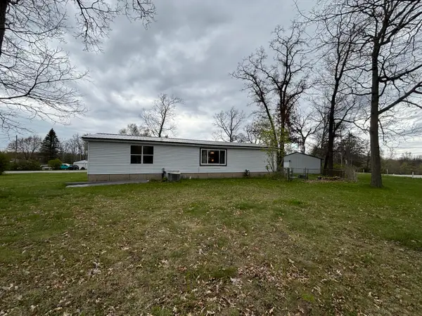 1578 E Pine Hill Avenue, White Cloud, MI 49349