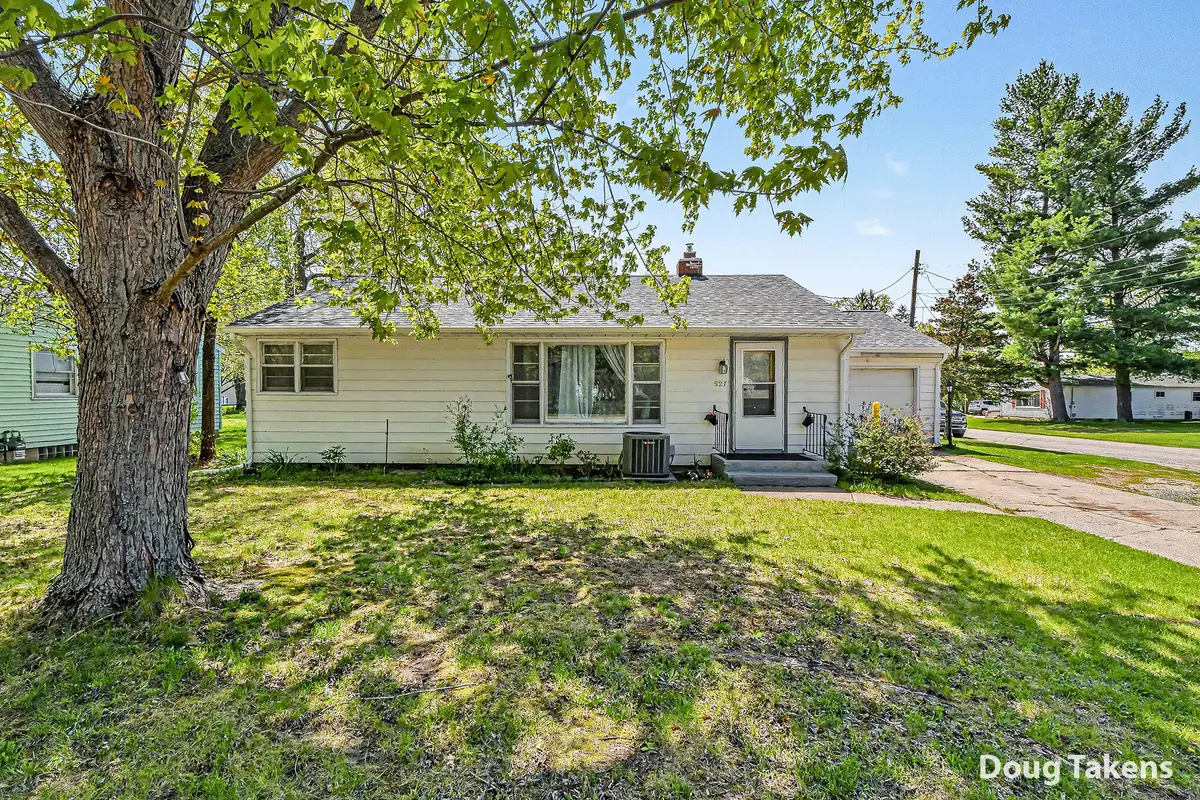 527 W Ellis Street, Belding, MI 48809 - #1
