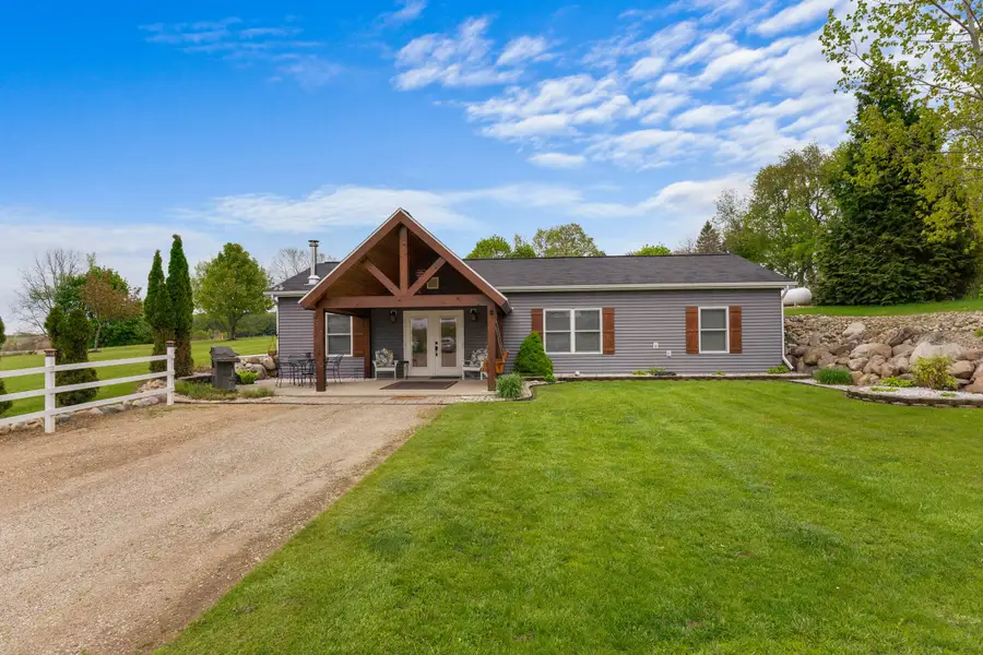 2922 S Hillsdale Road, Hillsdale, MI 49242 - #3