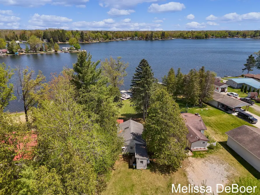8791 S Old State Avenue, Farwell, MI 48622 - #3