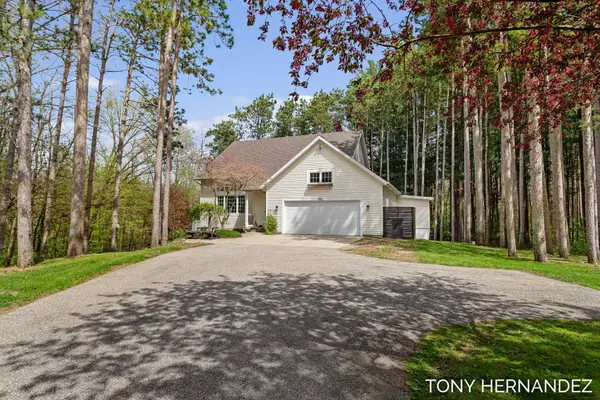 102 Sagamore Trail Se, Lowell, MI 49331