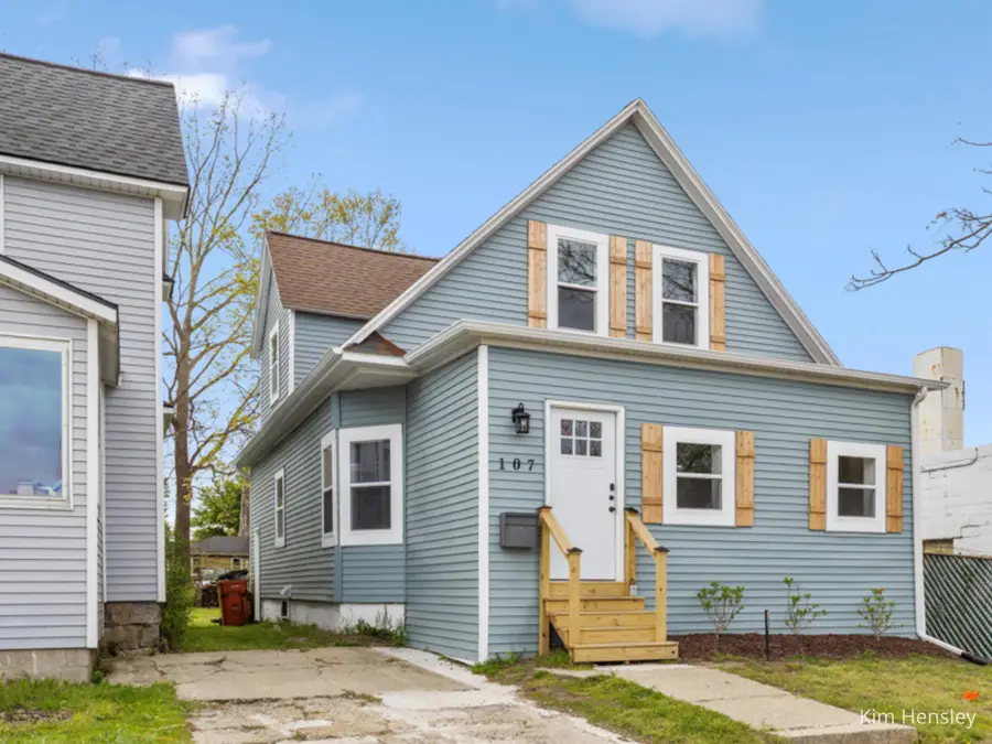 107 E Congress Street, Belding, MI 48809 - #2