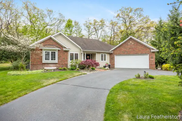 2084 Timberview Drive Ne, Grand Rapids, MI 49525