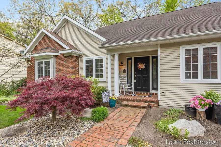 2084 Timberview Drive Ne, Grand Rapids, MI 49525 - #2