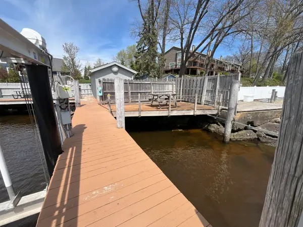 36 N Shore Drive #18, South Haven, MI 49090