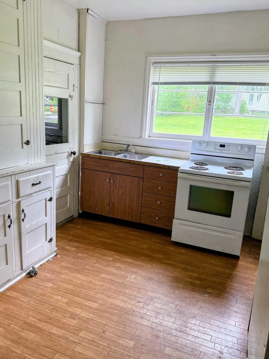 1232 Maple Avenue, Jackson, MI 49203 - #3
