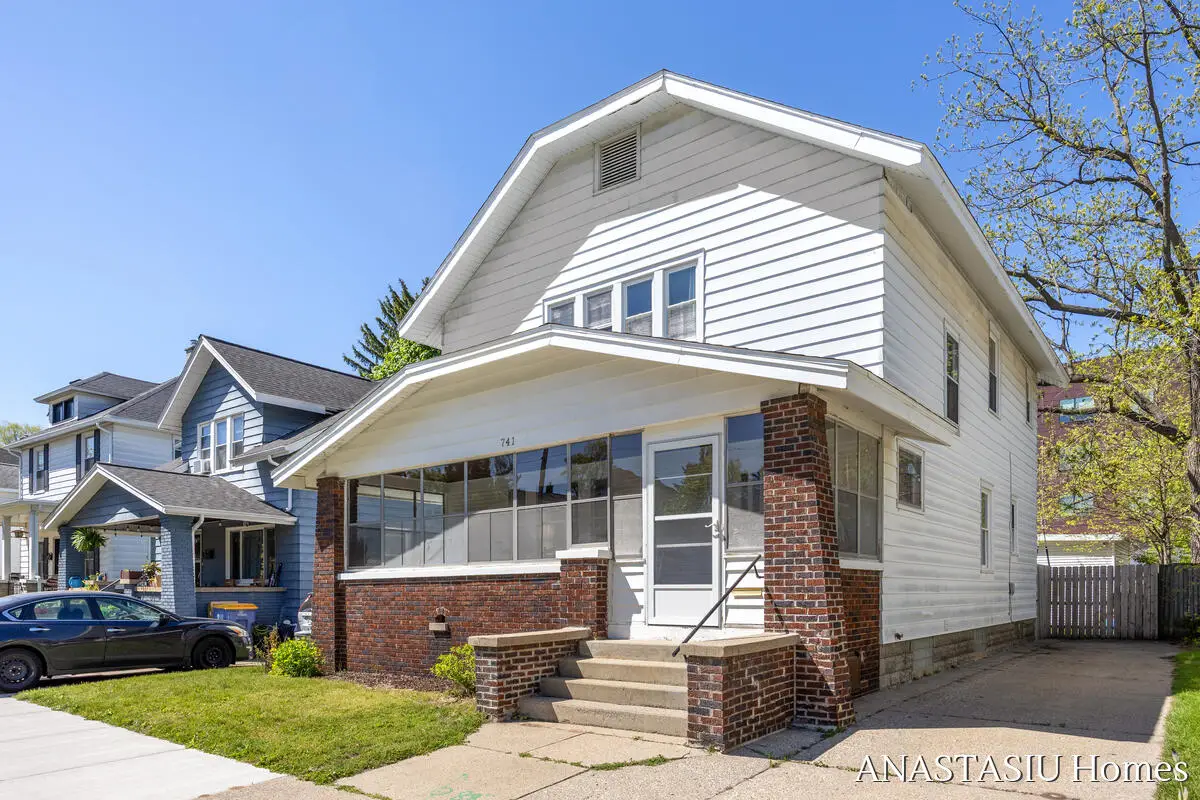 741 Crescent Street Ne, Grand Rapids, MI 49503 - #1
