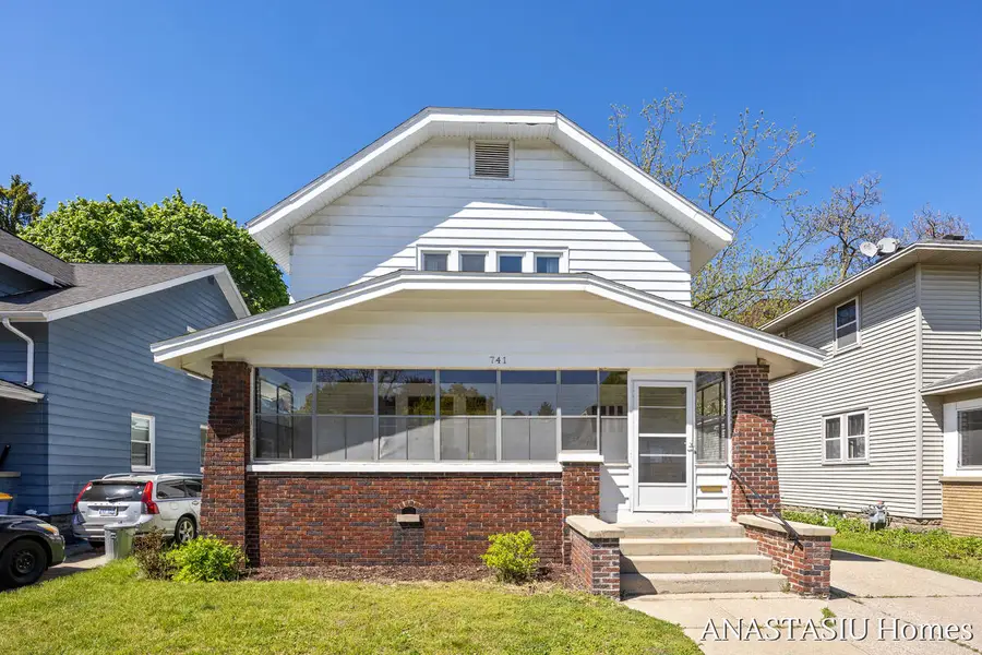741 Crescent Street Ne, Grand Rapids, MI 49503 - #2