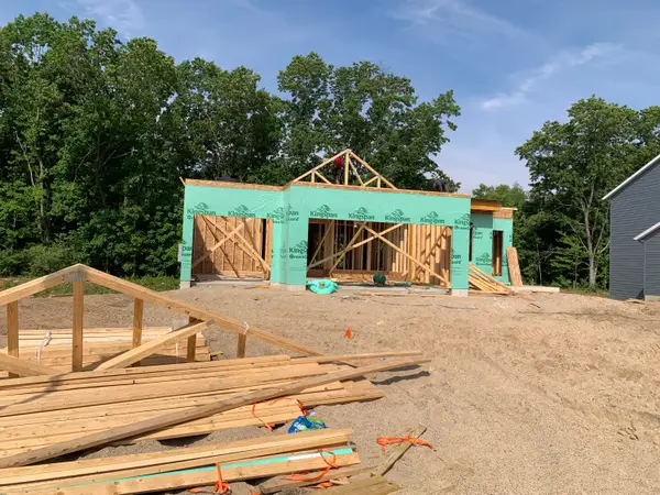 1409 Kimber Drive Se, Lowell, MI 49331