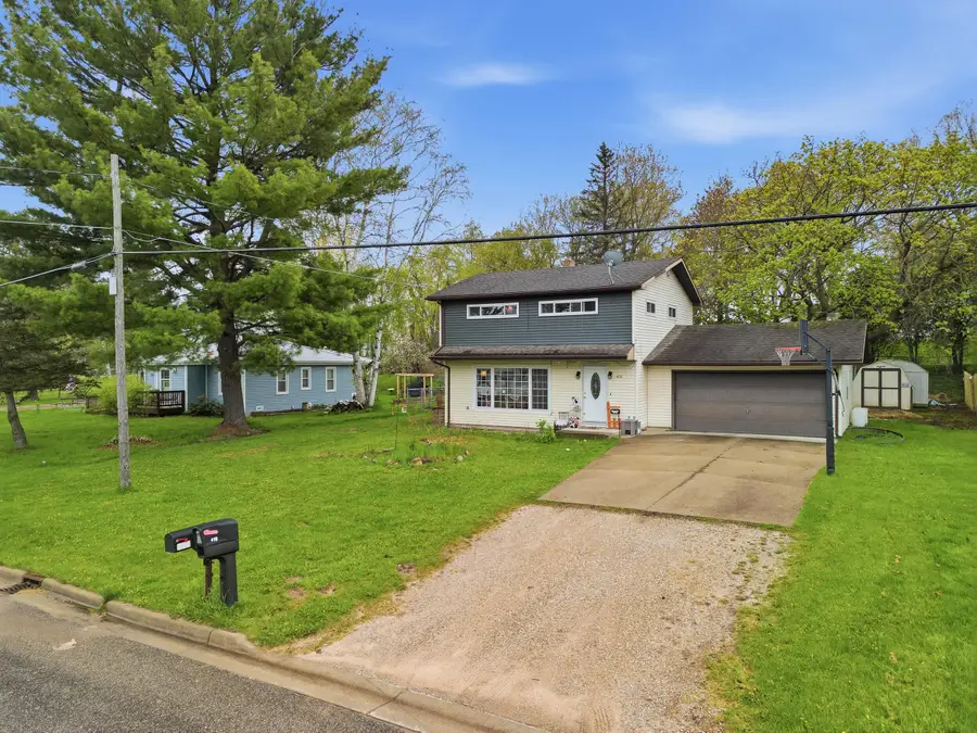413 W Church Avenue, Reed City, MI 49677 - #2