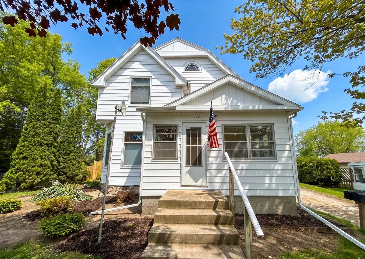 117 N Weaver Avenue, Fremont, MI 49412 - #1