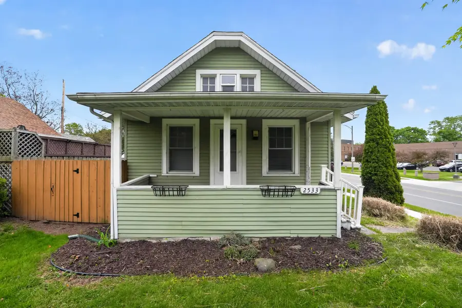 2533 S Washington Avenue, Lansing, MI 48910 - #2