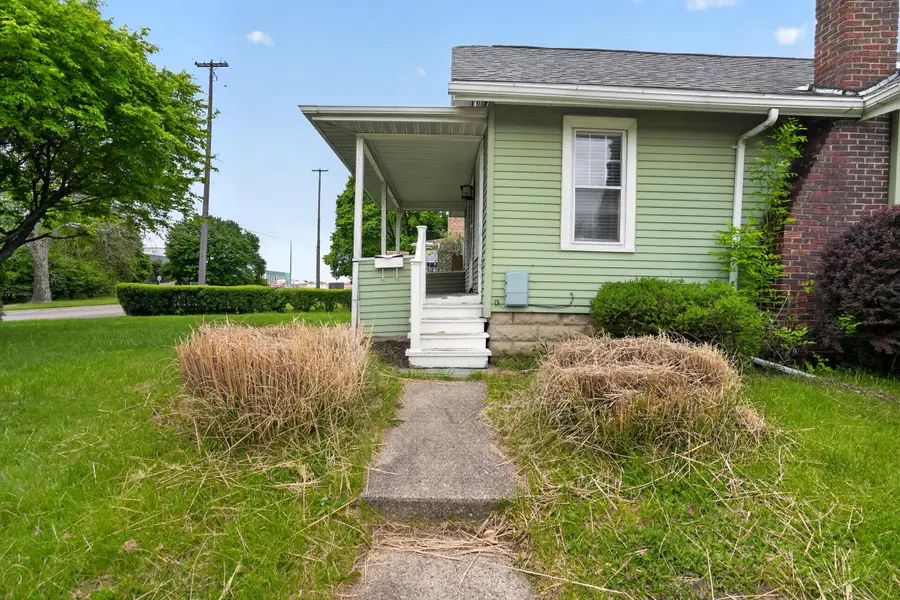 2533 S Washington Avenue, Lansing, MI 48910 - #3