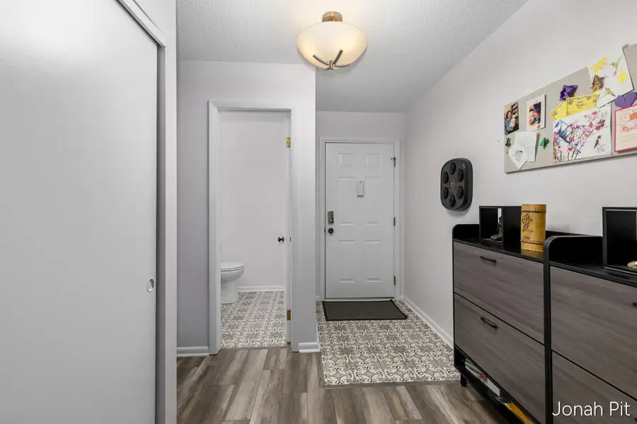 2436 E Collier Avenue Se, Grand Rapids, MI 49546 - #2