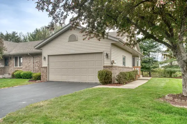 1037 Country Gardens Nw, Grand Rapids, MI 49534