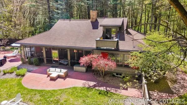 3255 Lake Trail Drive, Saugatuck, MI 49453