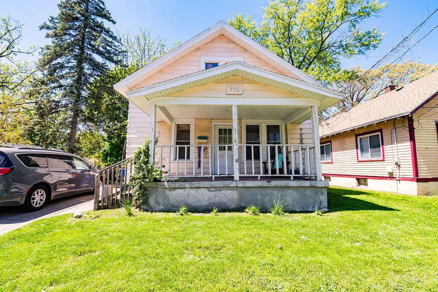 911 Dorchester Avenue Sw, Grand Rapids, MI 49503 - #2