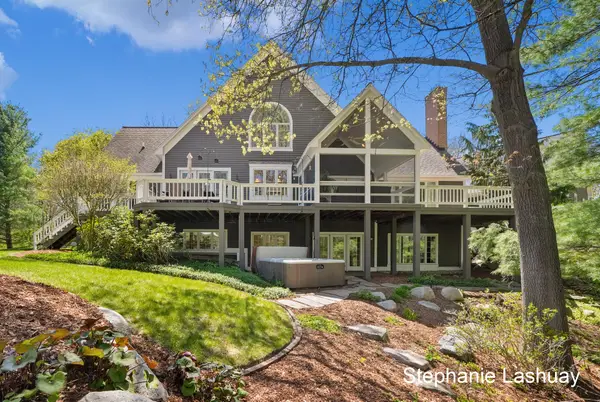8250 Rum Creek Trail Ne, Rockford, MI 49341