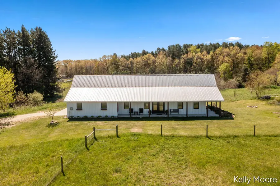 11117 W Snows Lake Road, Greenville, MI 48838 - #2