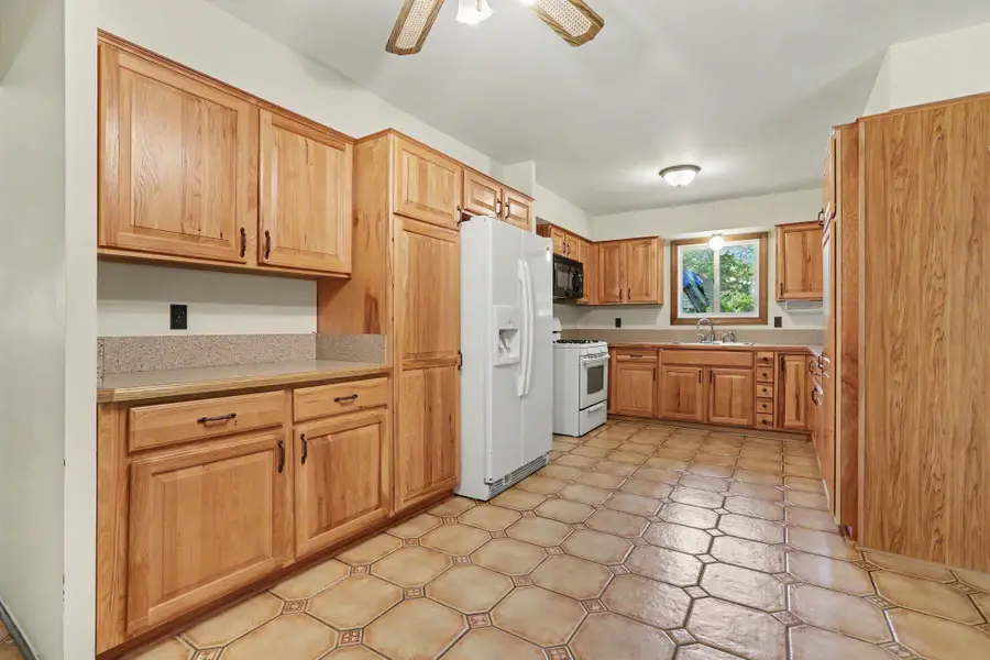 9610 Hamburg Court, Brighton, MI 48116 - #3