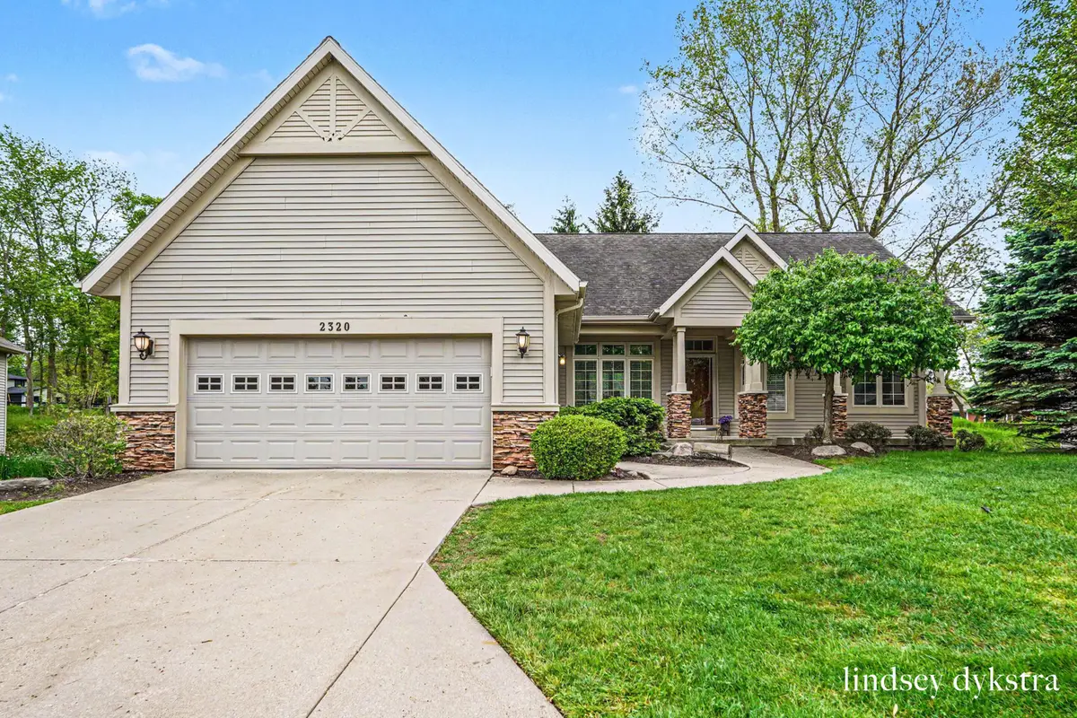 2320 Red Oak Court Nw, Grand Rapids, MI 49504 - #1