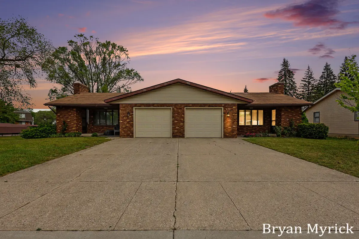 475-477 W 30th Street, Holland, MI 49423 - #1