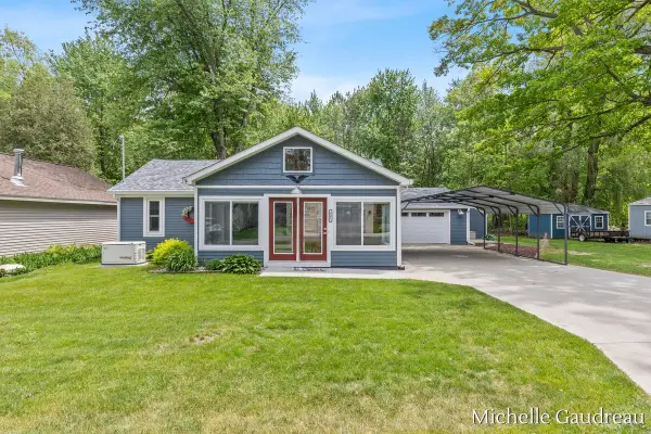 621 Eagle Point Road, Lake Odessa, MI 48849