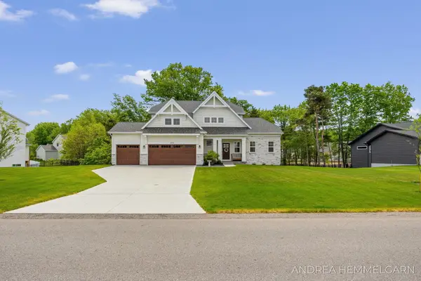 3090 Thornbury Drive, Holland, MI 49424