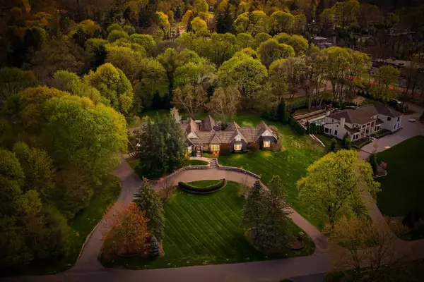 267 Woodberry Drive, Bloomfield Hills, MI 48304