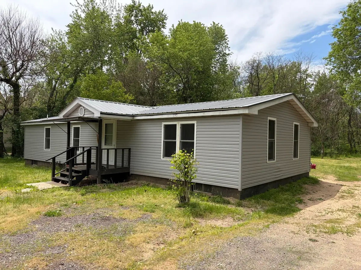 2216 S 17th Street, Niles, MI 49120 - #1