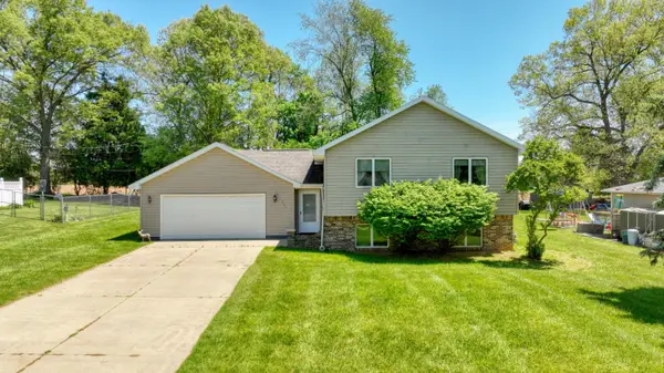 475 Greenbriar Place, Jonesville, MI 49250