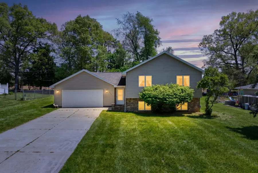 475 Greenbriar Place, Jonesville, MI 49250 - #3