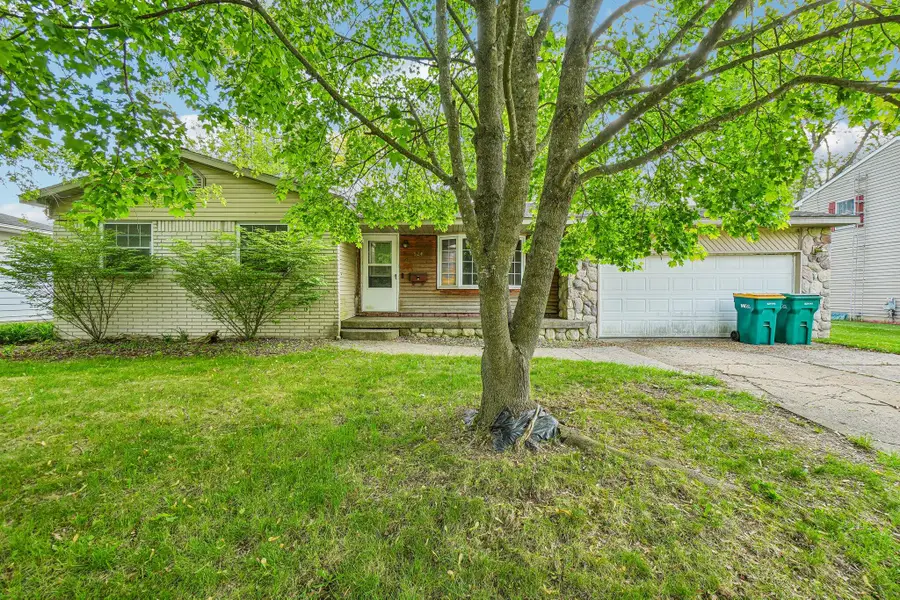 524 Winters Eave Drive, Flushing, MI 48433 - #2