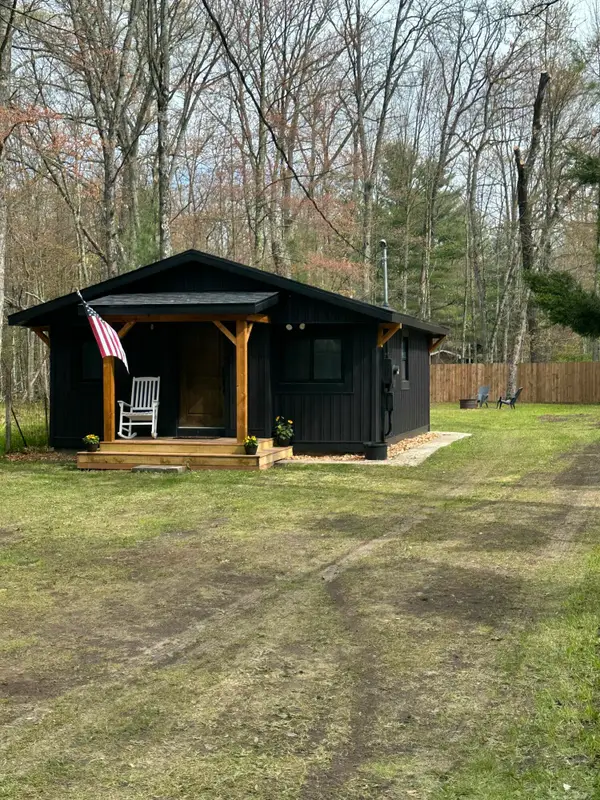 2471 W Wolf Lake Boulevard, Baldwin, MI 49304