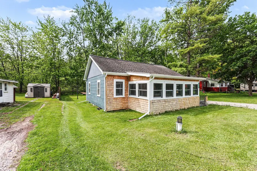 588 Pleasant Drive, Gregory, MI 48137 - #2